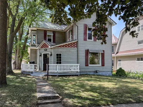 427 N 3rd St, Oskaloosa, IA 52577