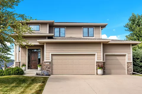 14201 Brookview Dr, Urbandale, IA 50323