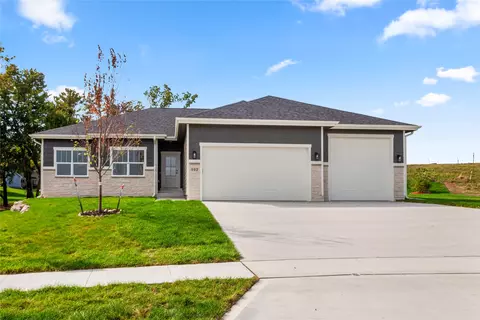 102 Crossroads Ct, Polk City, IA 50226