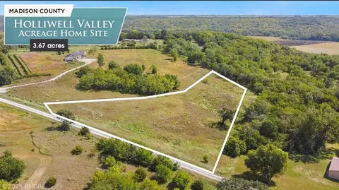 2228 Holliwell Valley Ct, Winterset, IA 50273