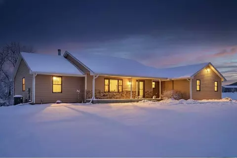 9418 Nevada St, Indianola, IA 50125