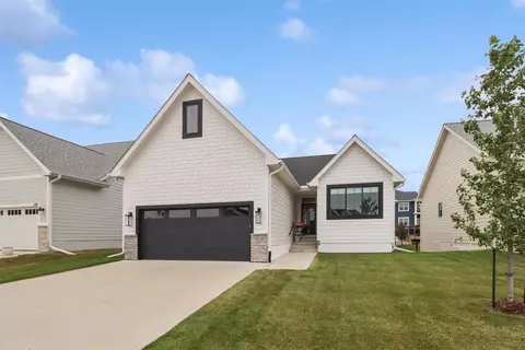 354 S 91st St, West Des Moines, IA 50266