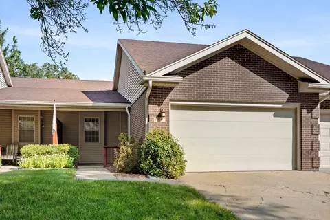6111 Terrace Dr, Johnston, IA 50131
