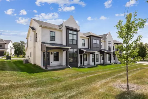 14136 Wilden Dr, Urbandale, IA 50323