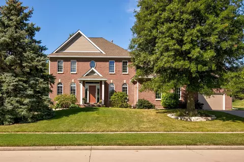 1683 S 49th St, West Des Moines, IA 50265