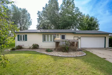 611 Garland Dr, Marshalltown, IA 50158