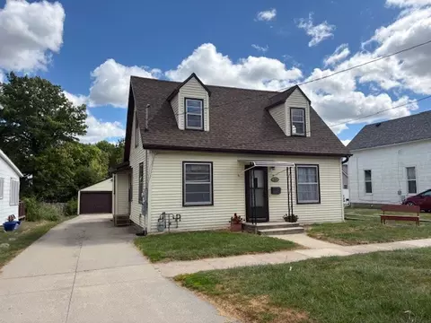 414 E 5th St N, Newton, IA 50208