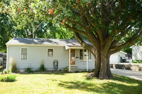 709 E 14th St N, Newton, IA 50208