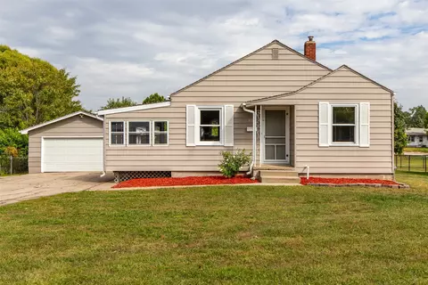 605 1st Ave S, Altoona, IA 50009