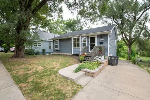 2455 SW 7th St, Des Moines, IA 50315