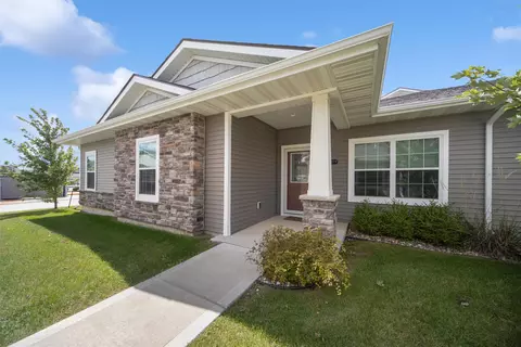 9019 Nelle Ln, West Des Moines, IA 50266