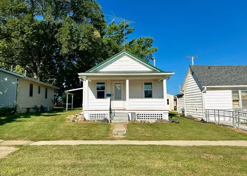 322 N 1st St, Knoxville, IA 50138