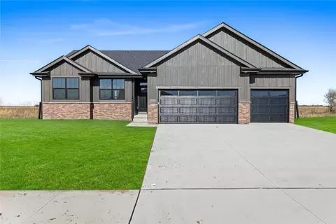 935 NW Rolland Rd, Waukee, IA 50263