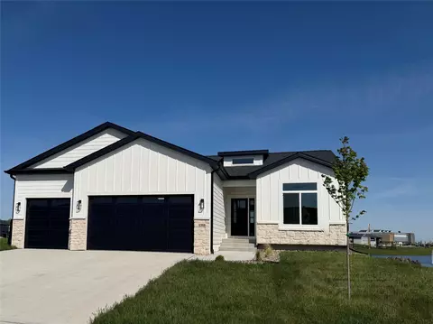 1355 NW Yorktown Dr, Waukee, IA 50263