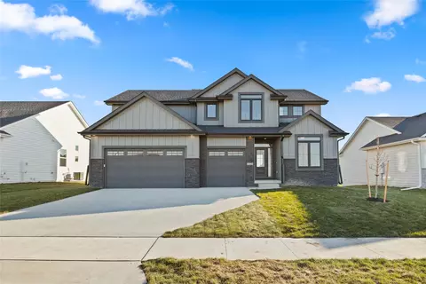 1425 NW Steven St, Waukee, IA 50263