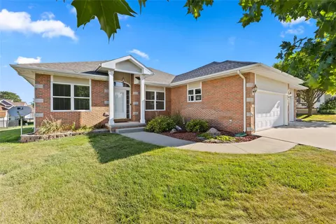 5930 Martin Dr, Pleasant Hill, IA 50327