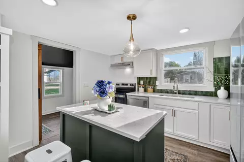 2524 E Walnut St, Des Moines, IA 50317