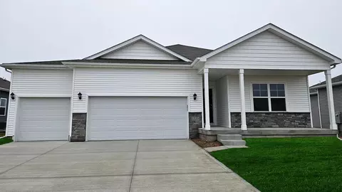 109 8th Ave NE, Altoona, IA 50009