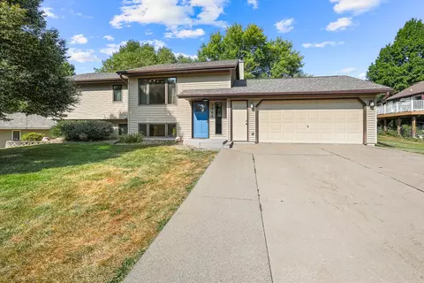 1303 N Prairie St, Pella, IA 50219
