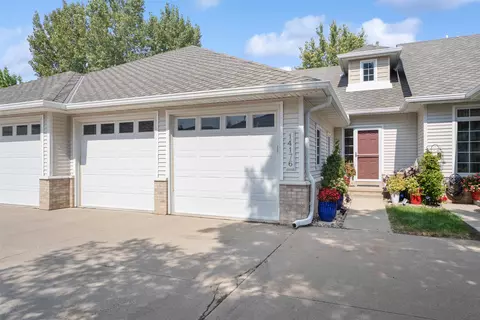 14176 Pinnacle Pointe Dr, Clive, IA 50325