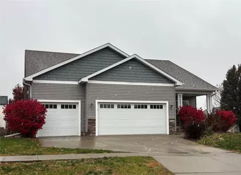 9641 Valley Pkwy, Johnston, IA 50131