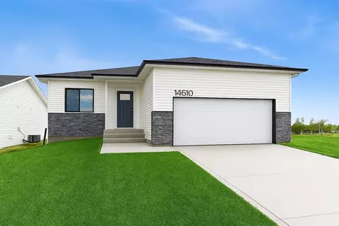14610 Northpark Dr, Grimes, IA 50111
