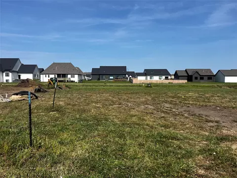 310 SW 18th St, Ankeny, IA 50023