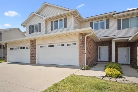814 SE Crossings Ln, Grimes, IA 50111