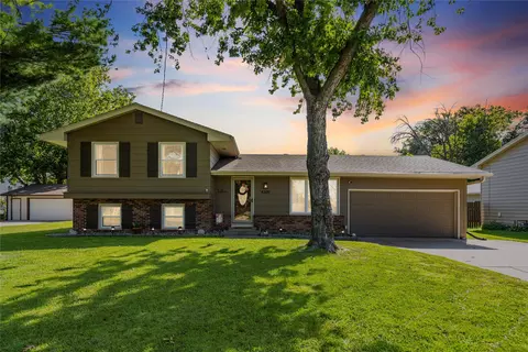 4309 70th St, Urbandale, IA 50322