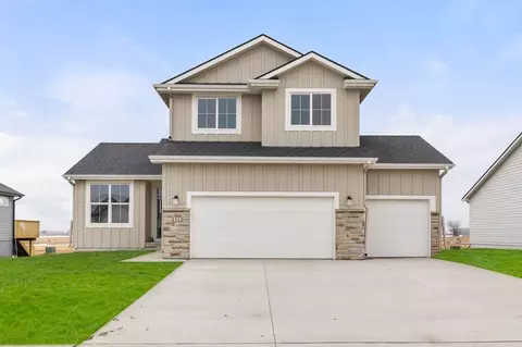 1112 Mulberry Dr NW, Bondurant, IA 50035