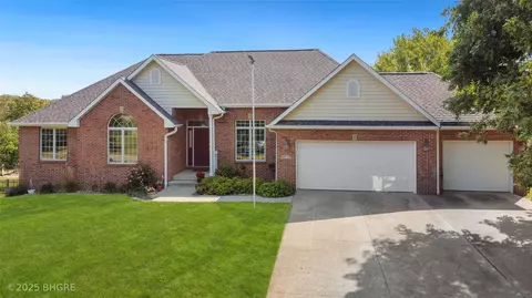 6717 Eagle Ridge Dr, Johnston, IA 50131