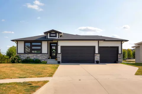 8830 Norway Dr, West Des Moines, IA 50266