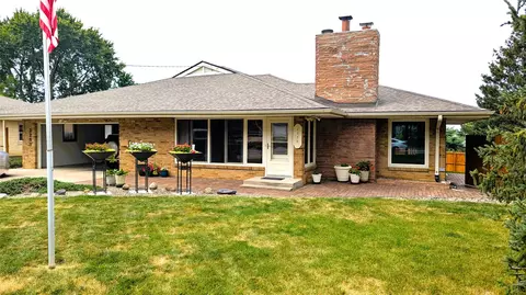 2250 70th St, Windsor Heights, IA 50324