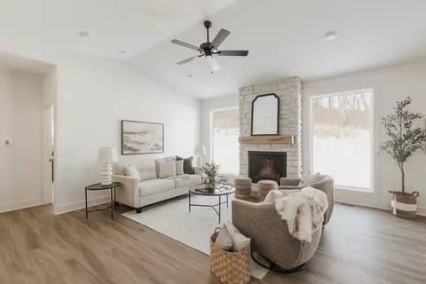 709 Walker Cir, Polk City, IA 50226