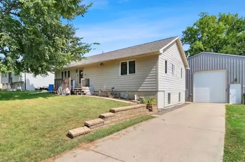 214 Walnut Dr, Martensdale, IA 50160