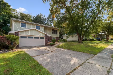 3124 Valdez Dr, Des Moines, IA 50310