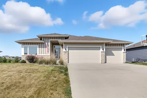608 Lost Lake Dr, Polk City, IA 50226