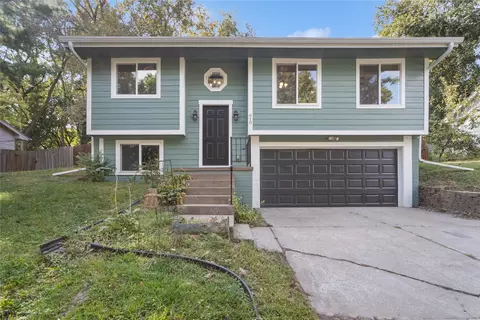 610 Hickory Hill Ln, Des Moines, IA 50317