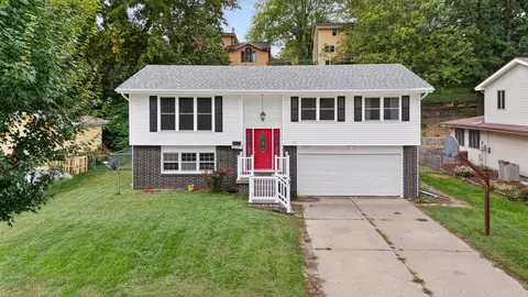 1527 Meadowlane Ave, Ames, IA 50010