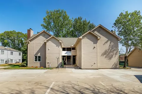 401 SE Lowell Dr #6, Ankeny, IA 50021