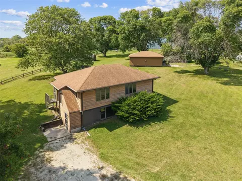 7132 Geneva St, Indianola, IA 50125