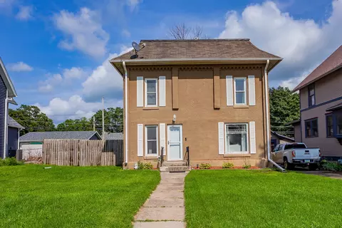 525 6th St, Nevada, IA 50201