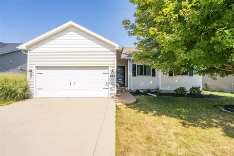 809 SE 16th St, Grimes, IA 50111