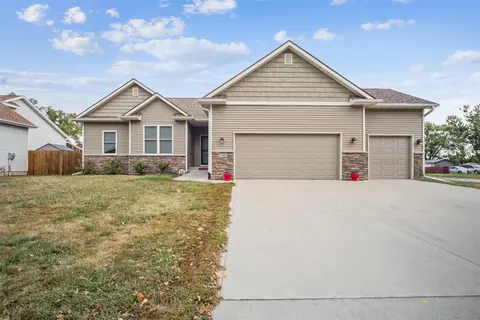 1102 N 17th St, Chariton, IA 50049