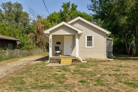 2924 E Washington Ave, Des Moines, IA 50317