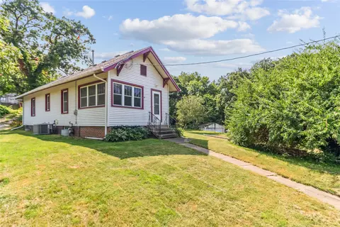 916 Davis Ave, Des Moines, IA 50315