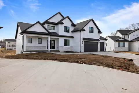 808 Walker Cir, Polk City, IA 50226