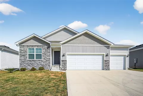 4944 Grandview Ave, Des Moines, IA 50317