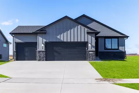 1108 Mulberry Dr NW, Bondurant, IA 50035
