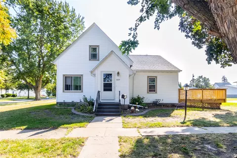 107 NE 3rd St, Greenfield, IA 50849